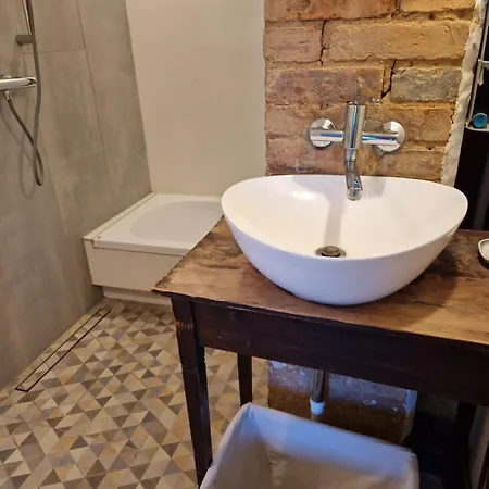 Hillside View House With Garden, Private Parking, Quiet Location - 12 Min To Old Town Anytime, Long Stays Welcome Vilnius Exterior photo
