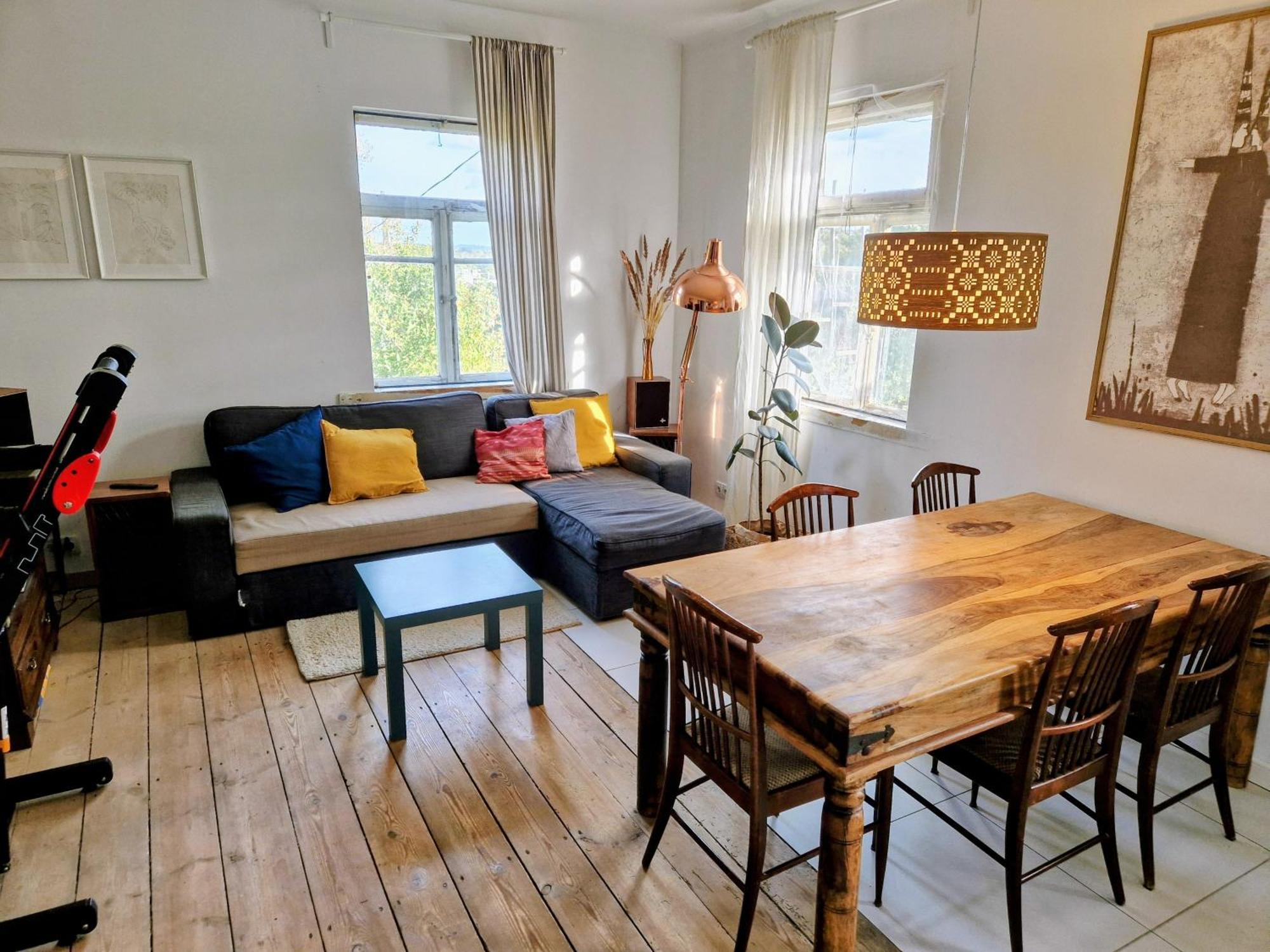 Hillside View House With Garden, Private Parking, Quiet Location - 12 Min To Old Town Anytime, Long Welcome Holiday home